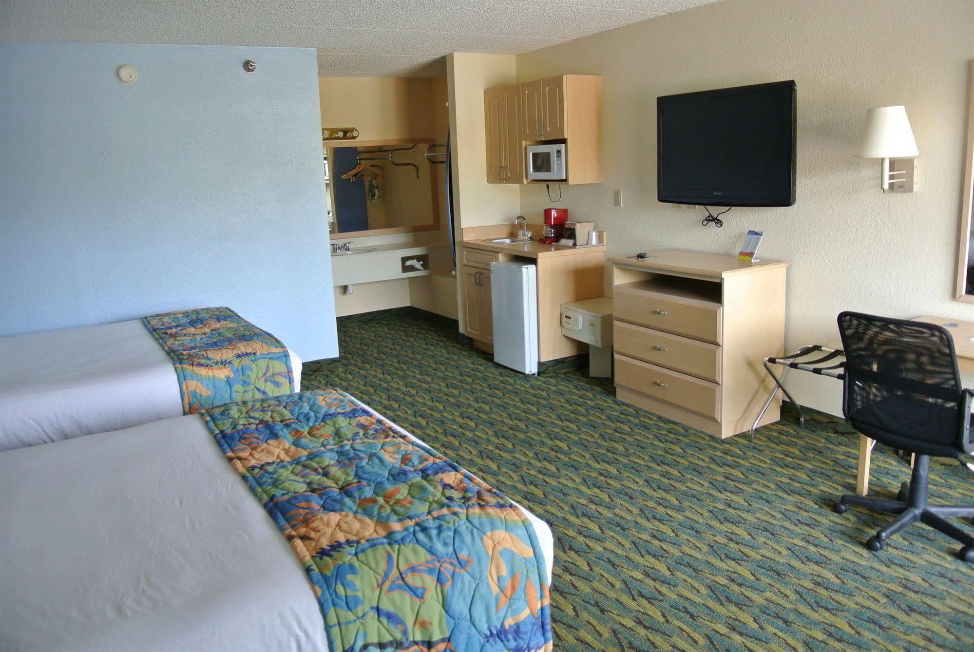 Home 1 Suites Extended Stay - קיסימי מראה חיצוני תמונה